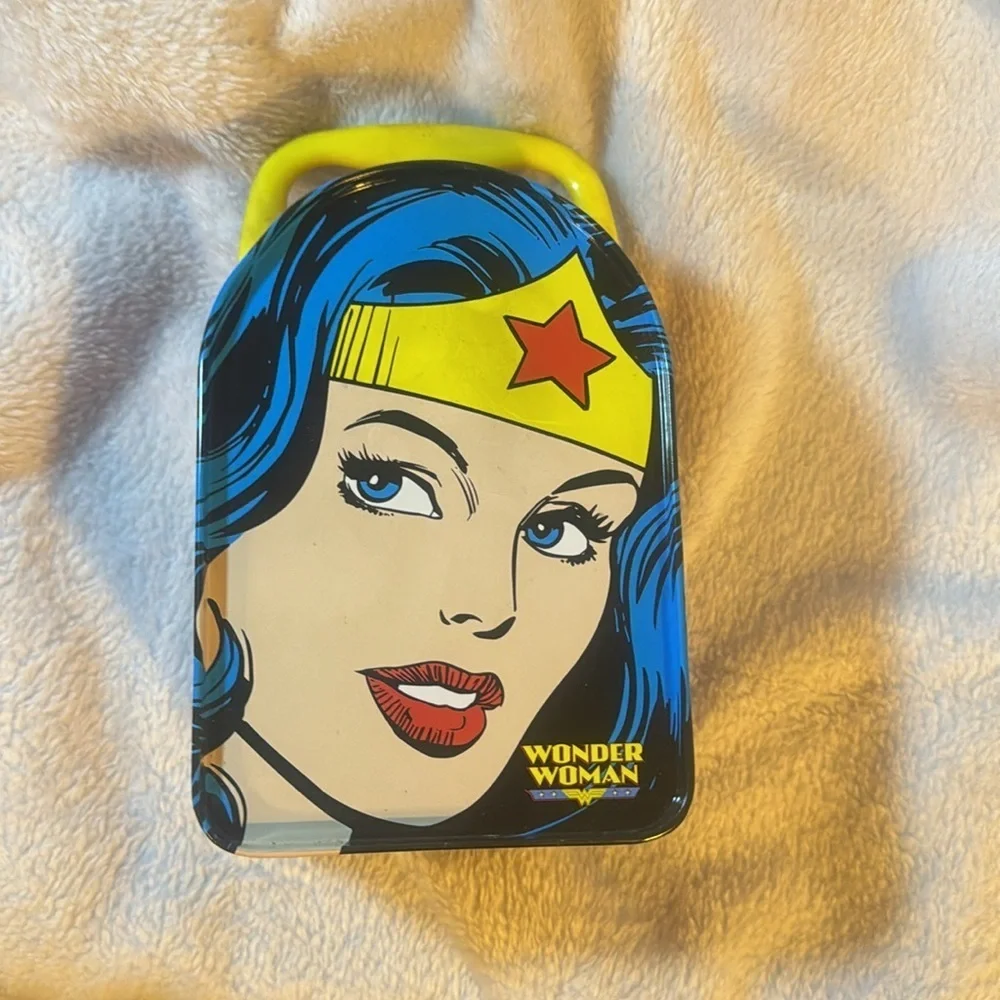 Wonder Woman Tin / new has handle and front opens see pics